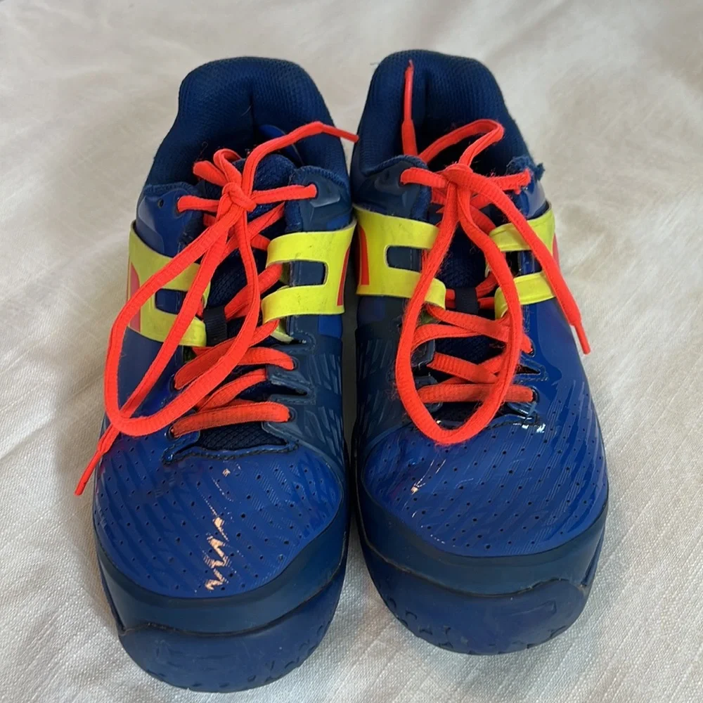 Babolat boy tennis shoes.  Size 5